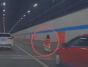 造成隧道拥挤的电动车女已“社死”：交警出手，名声和口碑都没了