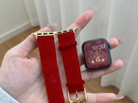 红色手表的佩戴技巧和搭配建议是什么？