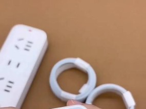 三个相同头的充电器能否同时给多部手机充电？