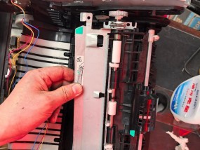 打印机盖板螺丝拆卸方法？如何安全拆解？