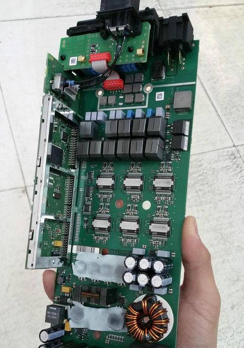 宝马328i音响功放位置在哪？如何检查和维护？  第2张