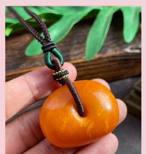 地下城蜜蜡的外观特征是什么？蜜蜡在游戏中有何作用？  第3张