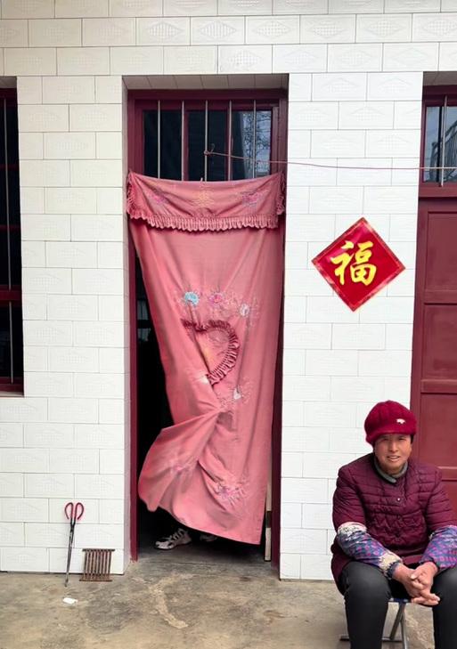 英雄联盟圣堂花火6元有何用途？购买后能带来哪些优势？  第2张