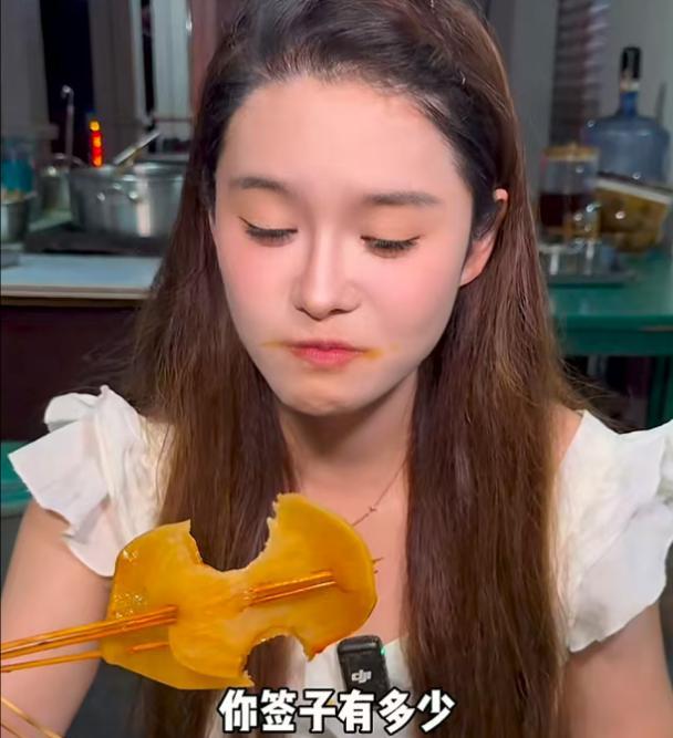 一个鸡爪10根签，美女吃四川串串花了418元，饭店曝光引网友狂喷  第14张