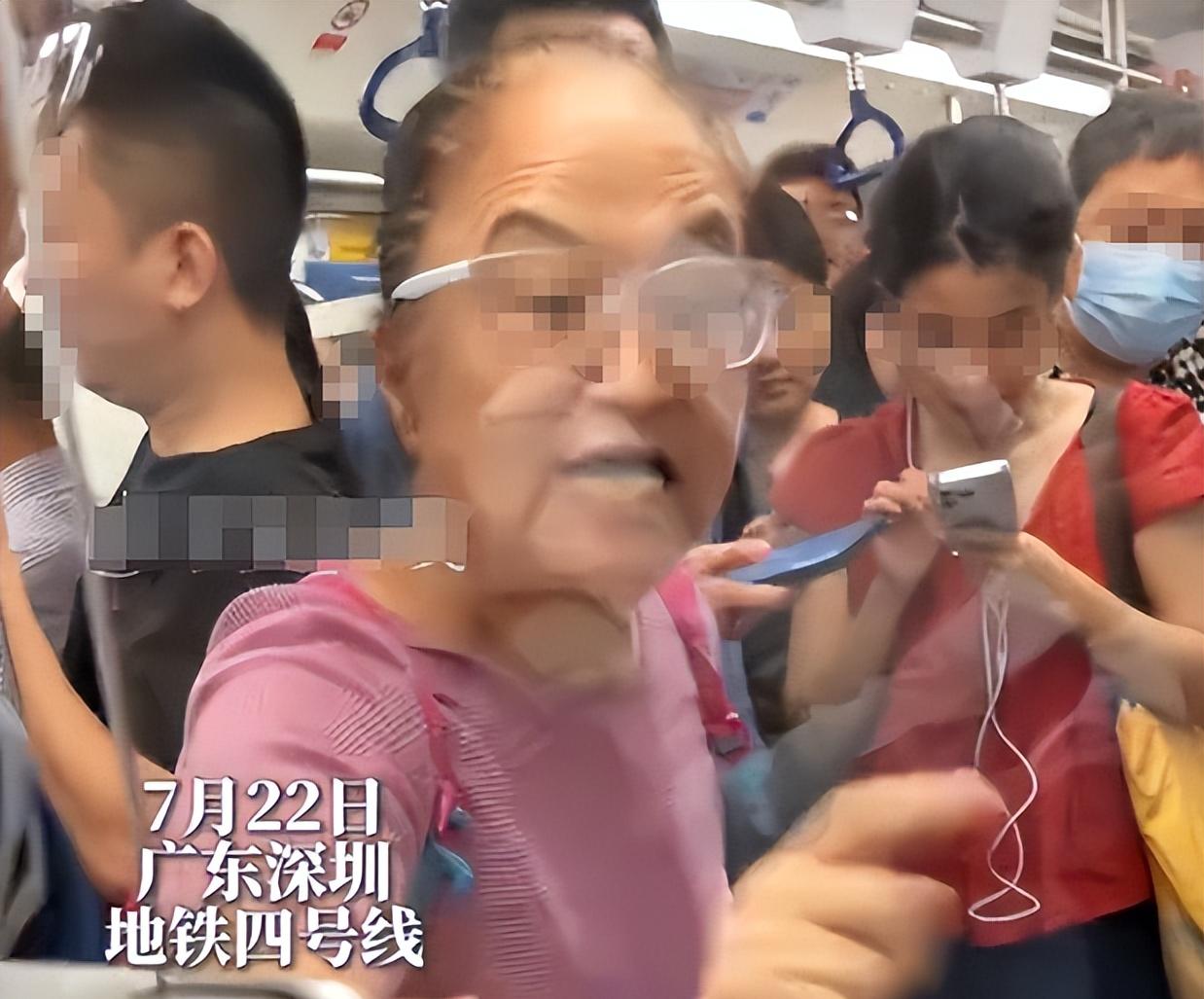 大妈地铁辱骂乘客后续，乘警面前叫嚣，知情者透更多，平时就嚣张  第13张