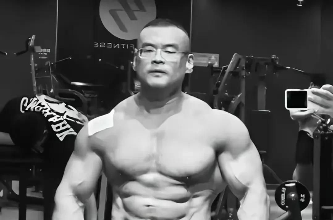 痛心！健美选手刘一阳逝世，年仅38岁，生前曾是中山大学副教授  第2张
