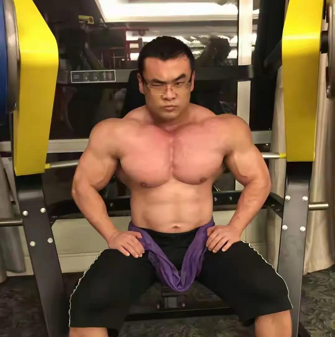 痛心！健美选手刘一阳逝世，年仅38岁，生前曾是中山大学副教授  第8张