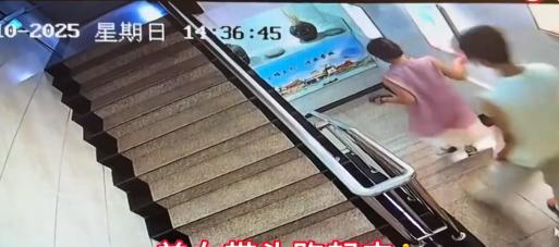一家五口逃单后续，女子长相漂亮身材好，完整监控曝光，早有预谋  第13张