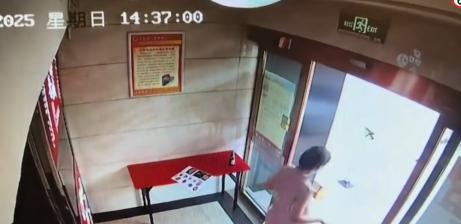 一家五口逃单后续，女子长相漂亮身材好，完整监控曝光，早有预谋  第15张