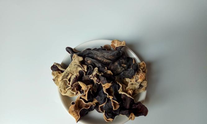 晚上吃黑木耳能减肥吗（黑木耳中的减肥秘密揭秘）  第3张
