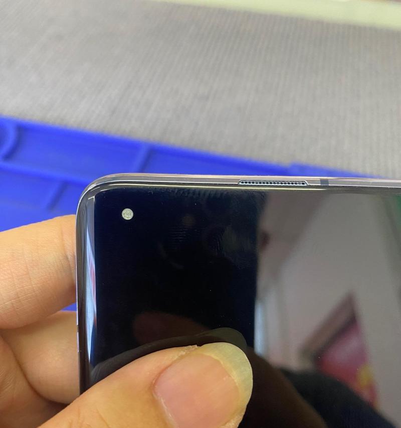 手机后摄像头总是沾灰怎么办？如何有效清洁？  第1张