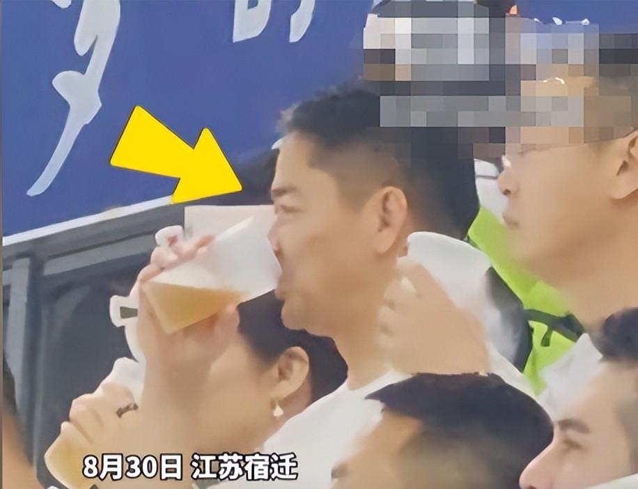 一觉醒来，刘强东“天塌了”！和老乡喝断片做鬼脸卖萌，全网疯传  第15张