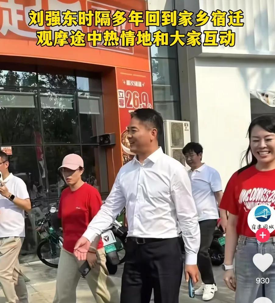 52岁刘强东宿迁街边吃大排档，喝的有点多，网友：真性情还是作秀  第10张
