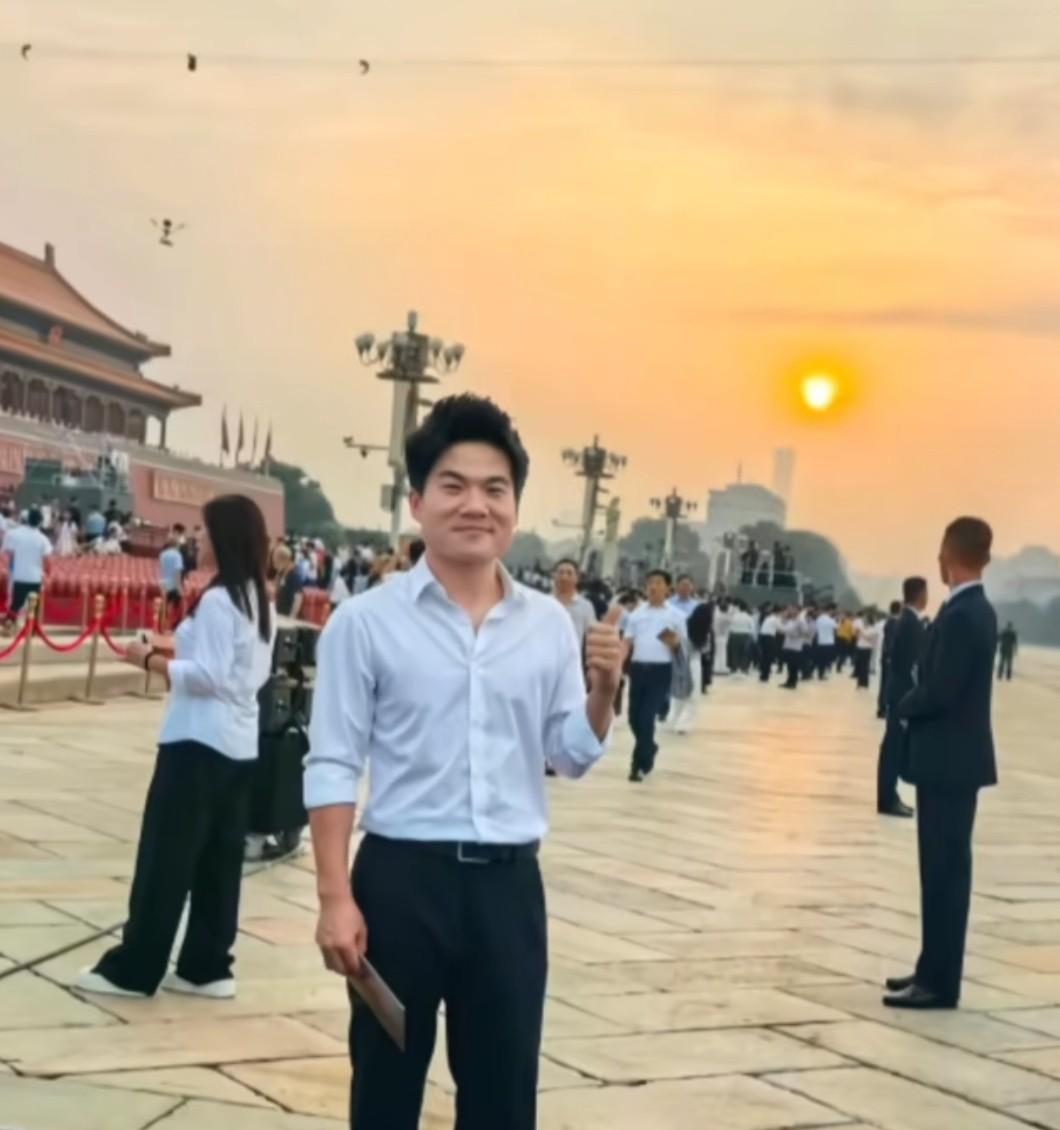 董宇辉观礼后采访全稿来了，他说激动得一宿没睡，网友:他嘴真严  第4张