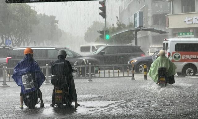 冷空气持续东移，新一轮降雨无缝衔接，明天7号大雨暴雨分布如下  第6张