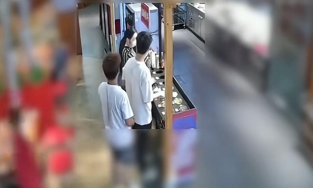 女子吃自助被扣押金后续！店里撒泼吐口水，商家却要自行承担损失  第4张
