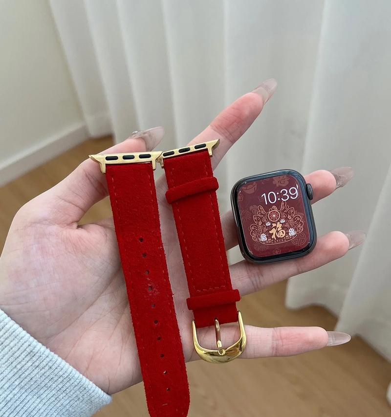 红色手表的佩戴技巧和搭配建议是什么？  第1张