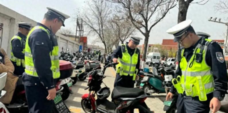 4月起，电动车、三轮车“4禁”新规执行，车主注意，避免上路被罚  第1张